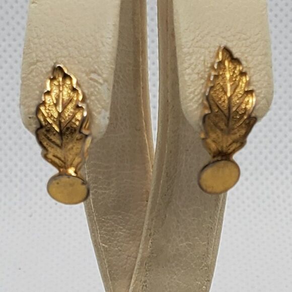 Vintage Gold Leaf Earrings - Picture 1 of 3